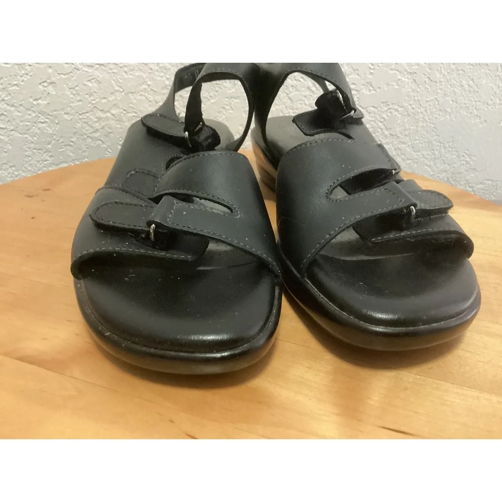 SAS Sandals Womens 8.5 M Black Leather Adjustable Straps Tripad Comfort Walking